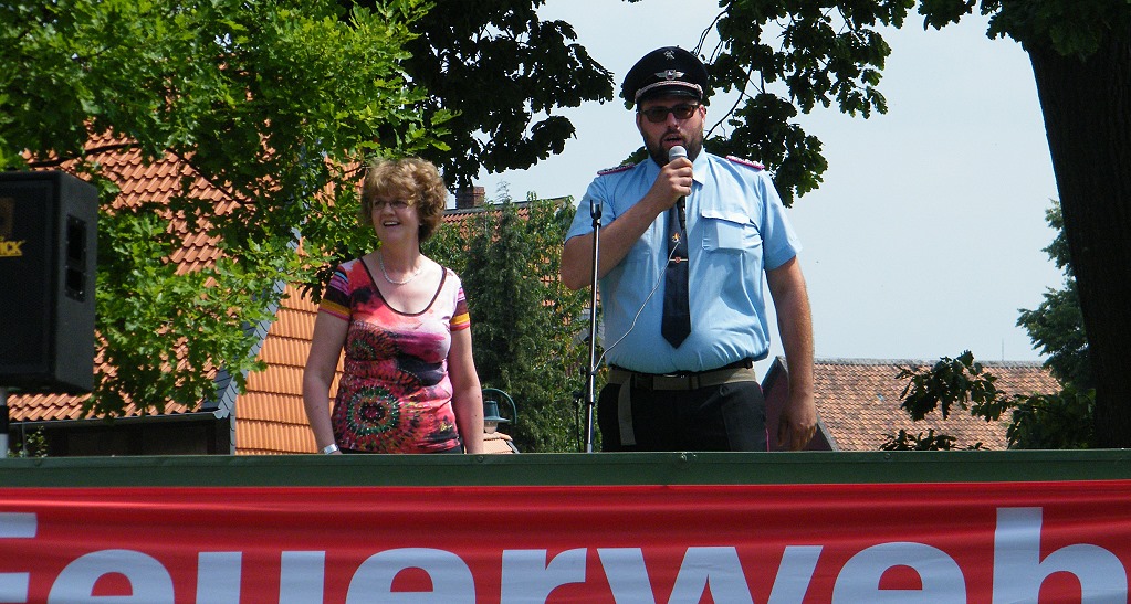 Ansprache Feuerwehr am Feuerwehrgeraetehaus